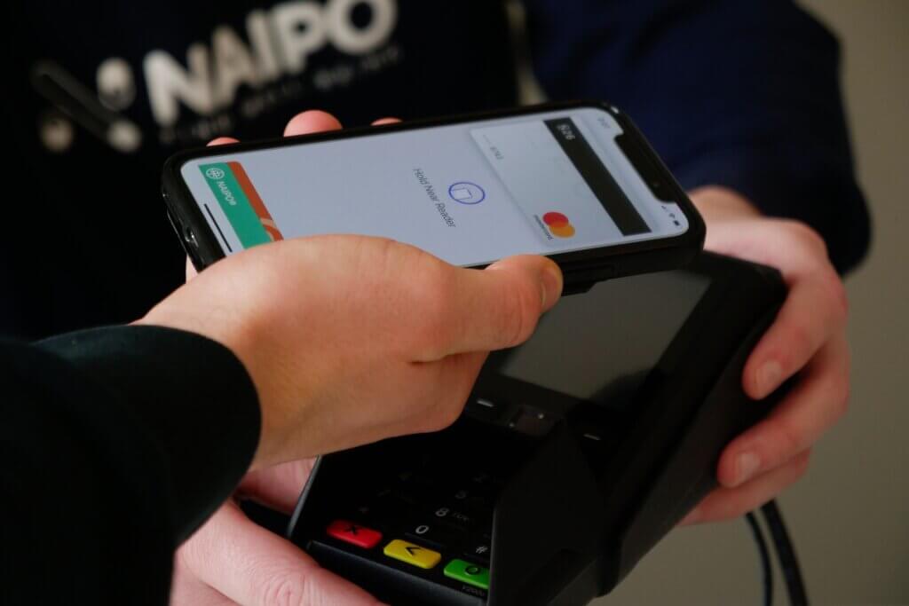 Das Bezahlen mit Apple Pay ist sehr einfach.